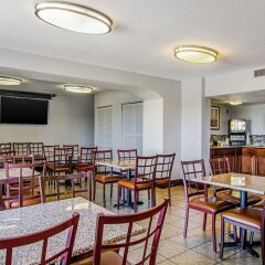 Отель Quality Inn & Suites Denver Stapleton фото 4