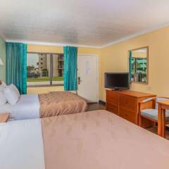 Отель Comfort Inn and Suites Resort Cocoa Beach США, Какао-Бич - отзывы, цены и фото номеров - забронировать отель Comfort Inn and Suites Resort Cocoa Beach онлайн комната для гостей фото 3
