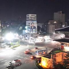 Отель 24 Guesthouse Dongdaemun Market городской автобус