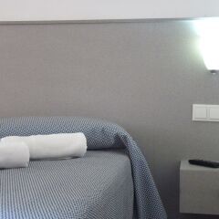 Отель Hostal Drassanes удобства в номере