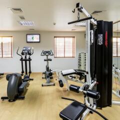 Отель Holiday Inn Express Dubai Jumeirah фитнесс-зал фото 2