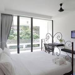 Отель Surintra Boutique Resort Пхукет комната для гостей фото 3