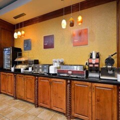 Отель Comfort Suites Bay City питание