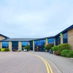 Отель Novotel London Stansted Airport парковка