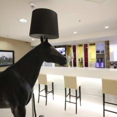 Отель Hampton by Hilton Liverpool/John Lennon Airport Великобритания, Ливерпуль - отзывы, цены и фото номеров - забронировать отель Hampton by Hilton Liverpool/John Lennon Airport онлайн интерьер отеля фото 2