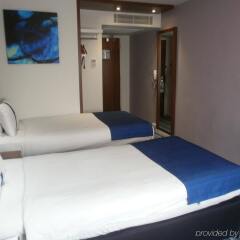 Отель Holiday Inn Express London City комната для гостей