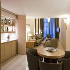 Central Athens Hotel гостиничный бар
