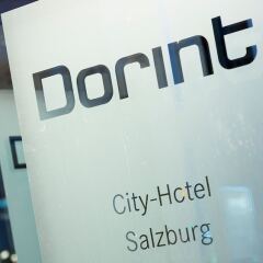 Отель Mercure Salzburg Central Австрия, Зальцбург - 3 отзыва об отеле, цены и фото номеров - забронировать отель Mercure Salzburg Central онлайн банкомат