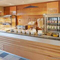 Отель Holiday Inn Express Liverpool-Knowsley M57, Jct.4 Великобритания, Ливерпуль - отзывы, цены и фото номеров - забронировать отель Holiday Inn Express Liverpool-Knowsley M57, Jct.4 онлайн гостиничный бар