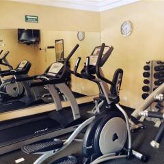 Отель Best Western Cumbres Aeropuerto фитнесс-зал фото 4