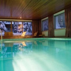 Hotel Jagdhaus Monzabon бассейн