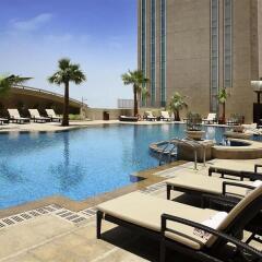 Отель Sofitel Abu Dhabi Corniche ОАЭ, Абу-Даби - 1 отзыв об отеле, цены и фото номеров - забронировать отель Sofitel Abu Dhabi Corniche онлайн бассейн
