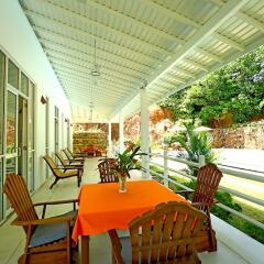 Отель Beach Grove Villas балкон