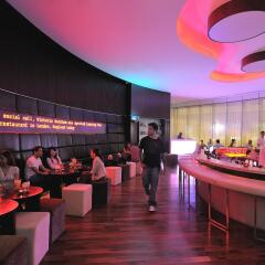 Media One Hotel Dubai гостиничный бар