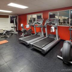 Отель Country Inn & Suites Columbus Airport-East фитнесс-зал