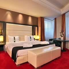 Отель Holiday Inn Belgrade, an IHG Hotel Сербия, Белград - отзывы, цены и фото номеров - забронировать отель Holiday Inn Belgrade, an IHG Hotel онлайн комната для гостей фото 4