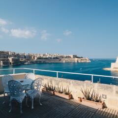Отель Sally Port Senglea бассейн
