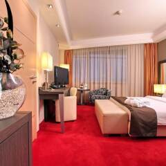 Отель Holiday Inn Belgrade удобства в номере
