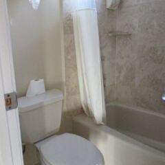 Отель Metropolitan Inn & Suites США, Лос-Анджелес - отзывы, цены и фото номеров - забронировать отель Metropolitan Inn & Suites онлайн ванная