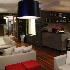 Отель Lbv House Алижо гостиничный бар