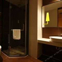 IU Hotel Zhuhai Gongbei Immigration Port Branch ванная фото 2