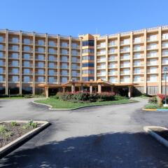 Clarion Hotel Conference Center Эссингтон парковка
