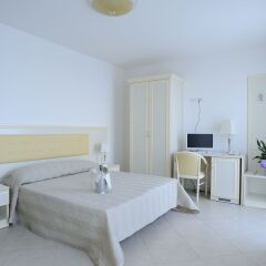 Отель Residence Suite Smeraldo Италия, Риччоне - отзывы, цены и фото номеров - забронировать отель Residence Suite Smeraldo онлайн комната для гостей фото 2