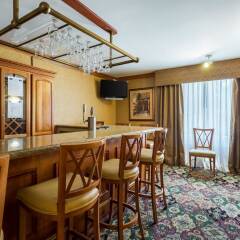 Отель Clarion Inn and Summit Center