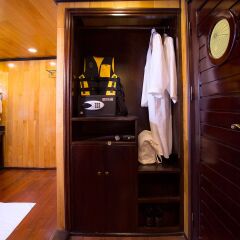 Отель Aphrodite Cruises сейф в номере