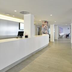 Апартаменты Sol House The Studio Calviá Beach интерьер отеля