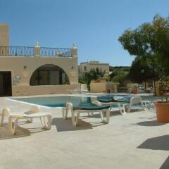 Отель San Antonio Guest House Мунксар бассейн фото 3
