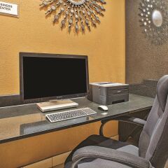 Отель La Quinta Inn & Suites Columbus West - Hilliard интерьер отеля фото 2