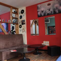 Отель Gramophone Hostel Болгария, Пловдив - отзывы, цены и фото номеров - забронировать отель Gramophone Hostel онлайн гостиничный бар