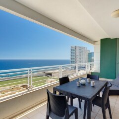 Отель Seaview APT Incl Pool IN Sliema Мальта, Слима - отзывы, цены и фото номеров - забронировать отель Seaview APT Incl Pool IN Sliema онлайн балкон