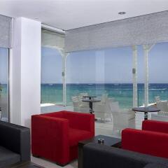 Отель Silver Sands Beach Hotel Кипр, Протарас - 10 отзывов об отеле, цены и фото номеров - забронировать отель Silver Sands Beach Hotel онлайн гостиничный бар