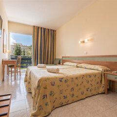 Отель Azuline Hotel Pacific Испания, Сан-Антони-де-Портмань - 2 отзыва об отеле, цены и фото номеров - забронировать отель Azuline Hotel Pacific онлайн балкон
