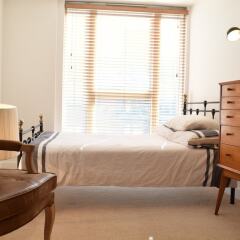 Апартаменты 1 Bedroom Apartment With Balcony Near Regent's Canal комната для гостей