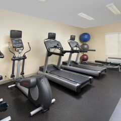 Отель Fairfield Inn & Suites by Marriott Albuquerque Airport фитнесс-зал фото 3