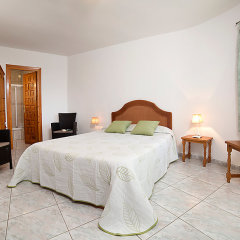 Отель Casa Lina - Three Bedroom Испания, Кальпе - отзывы, цены и фото номеров - забронировать отель Casa Lina - Three Bedroom онлайн комната для гостей фото 5