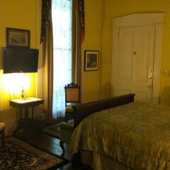 Отель Corners Mansion Inn- A Bed & Breakfast комната для гостей фото 5