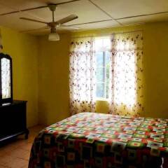 The blue Lagoon Hostel & Private Rooms комната для гостей