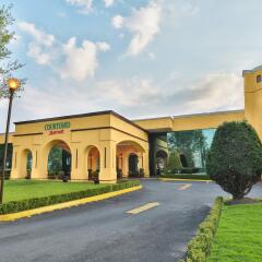 Отель Courtyard by Marriott Toluca Airport парковка