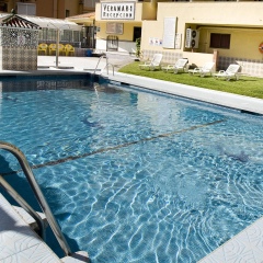 Отель Aparthotel Veramar Испания, Фуэнхирола - 2 отзыва об отеле, цены и фото номеров - забронировать отель Aparthotel Veramar онлайн бассейн фото 3