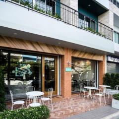 Отель Vacation Bangkok The Artistic Home Бангкок