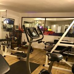 Отель Ducassi Suites Rooftop Pool Beach Club & Spa фитнесс-зал