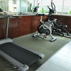 Апартаменты Sathorn Saint View Serviced Apartment Бангкок фитнесс-зал