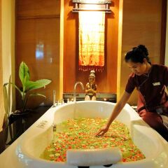 Отель The Royal Paradise Hotel & Spa Таиланд, Пхукет - 4 отзыва об отеле, цены и фото номеров - забронировать отель The Royal Paradise Hotel & Spa онлайн спа