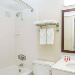 Отель Baymont Inn & Suites Jefferson City ванная фото 2