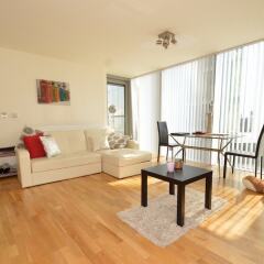 Отель Modern 1 Bedroom in Greenwich комната для гостей фото 2