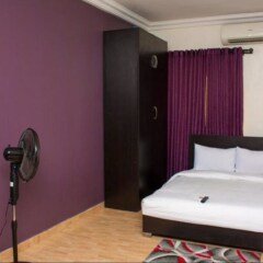 Esporta Hotel Yaba сейф в номере